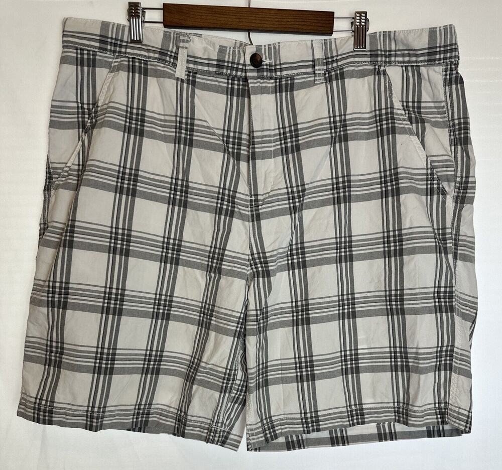 Faded Glory Chino Shorts Men's 44 White Plaid Flat Front Slash Pocket Cotton